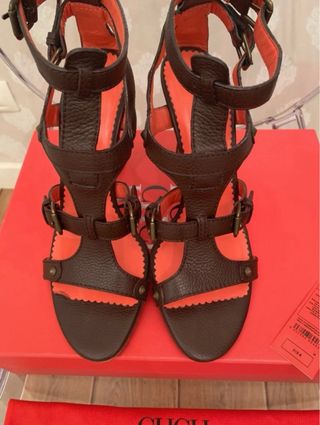Sandalia Carolina Herrera.