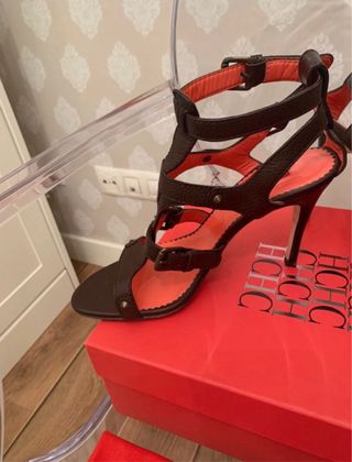 Sandalia Carolina Herrera.