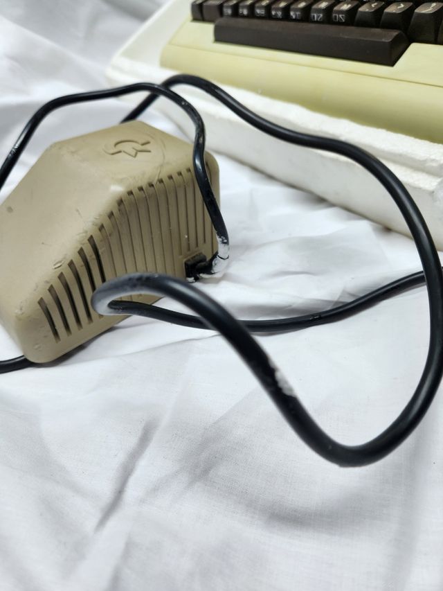 COMMODORE VIC-20. COMPUTER ANNI '80.