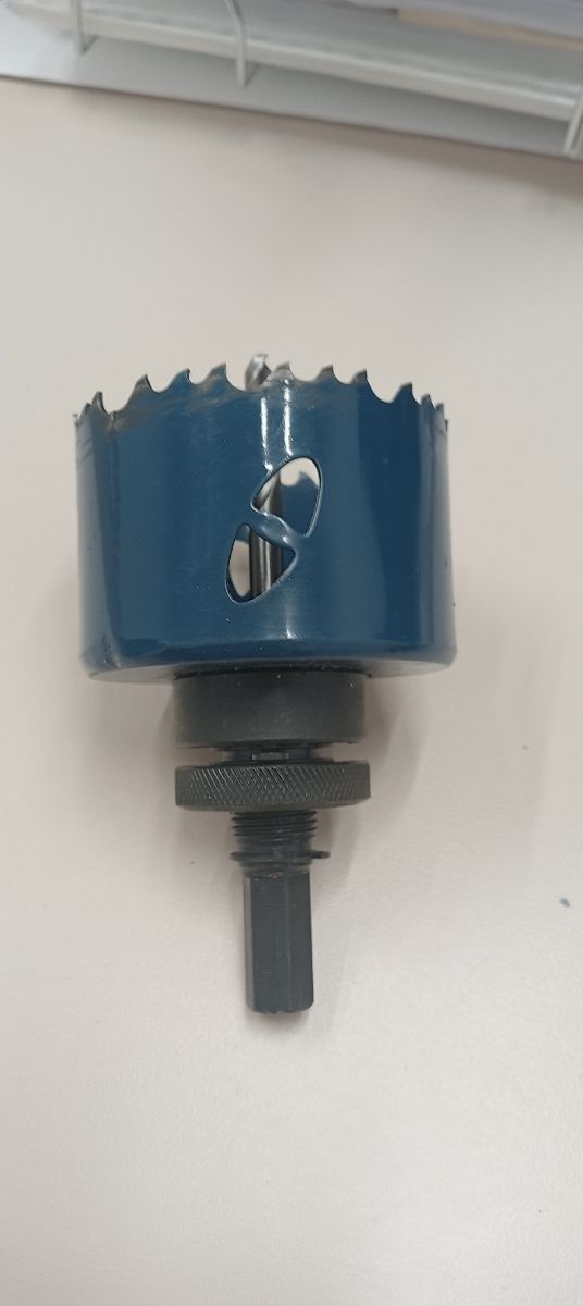 Sierra de corona, metal madera.