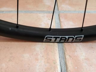 Rueda trasera 29" de carbono Stans ZTR Arch CB7