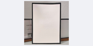 Microrrelato en braille, tinta, audio y pdf