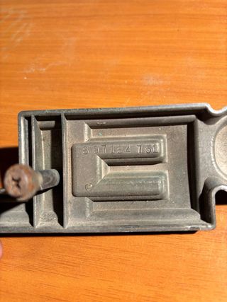 Emblema opel monterey 897184751