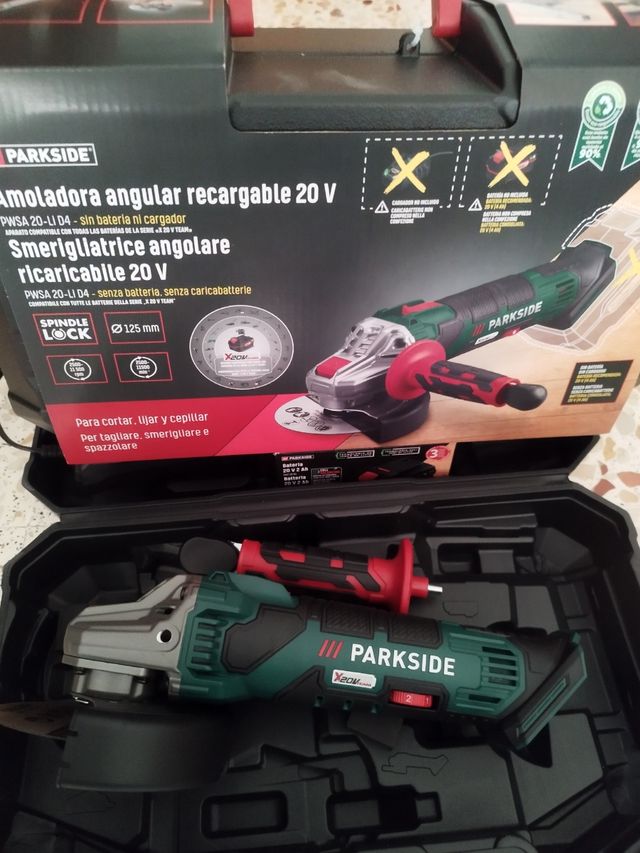 Smerigliatrice con caricabatterie