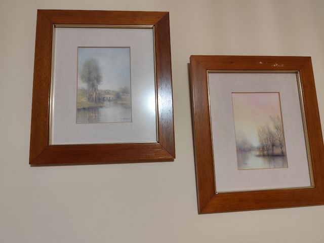 Cuadros enmarcados.