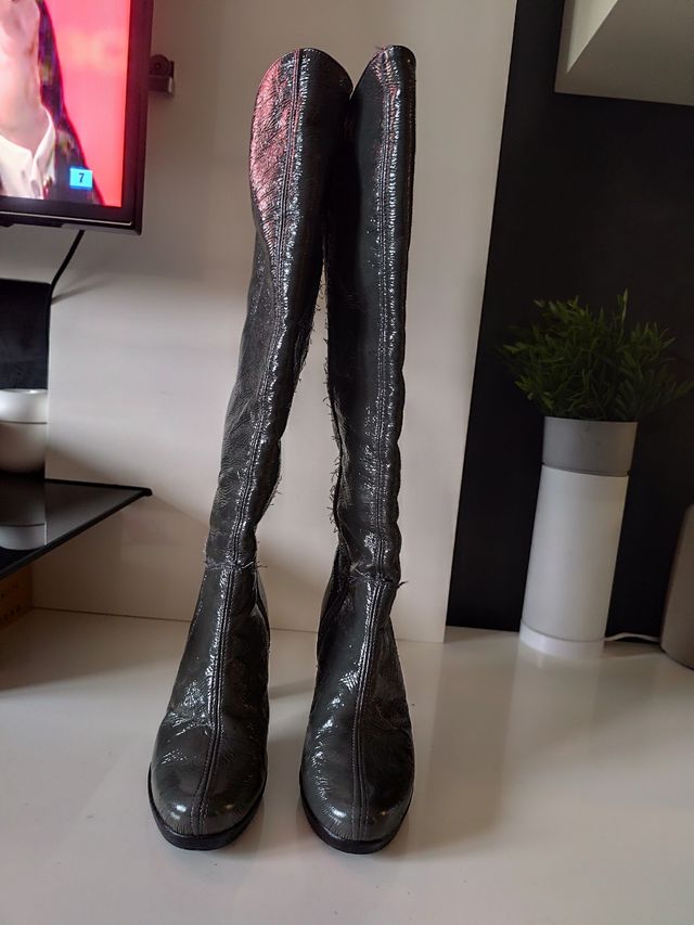 Botas altas color gris oscuro