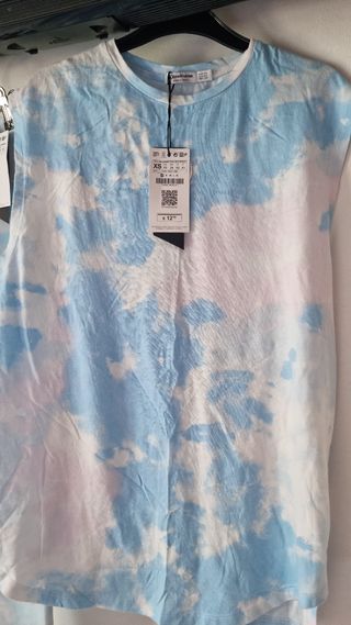 Mallas y camiseta deporte Stradivarius.