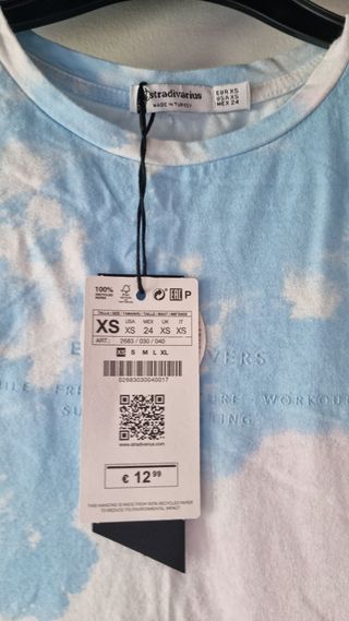 Mallas y camiseta deporte Stradivarius.