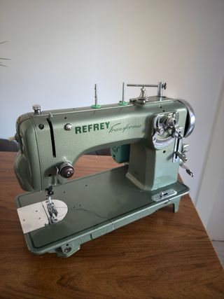 Máquina de coser Refrey Transforma 427
