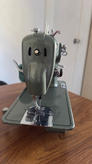 Máquina de coser Refrey Transforma 427