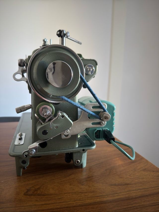 Máquina de coser Refrey Transforma 427