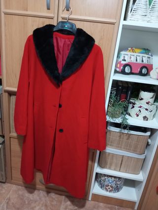 Precioso abrigo rojo talla 42