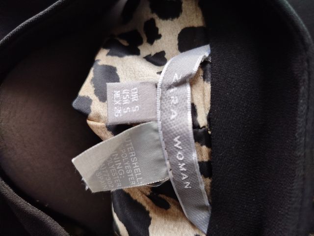 Bel vestito nero, giacca da torero opzionale