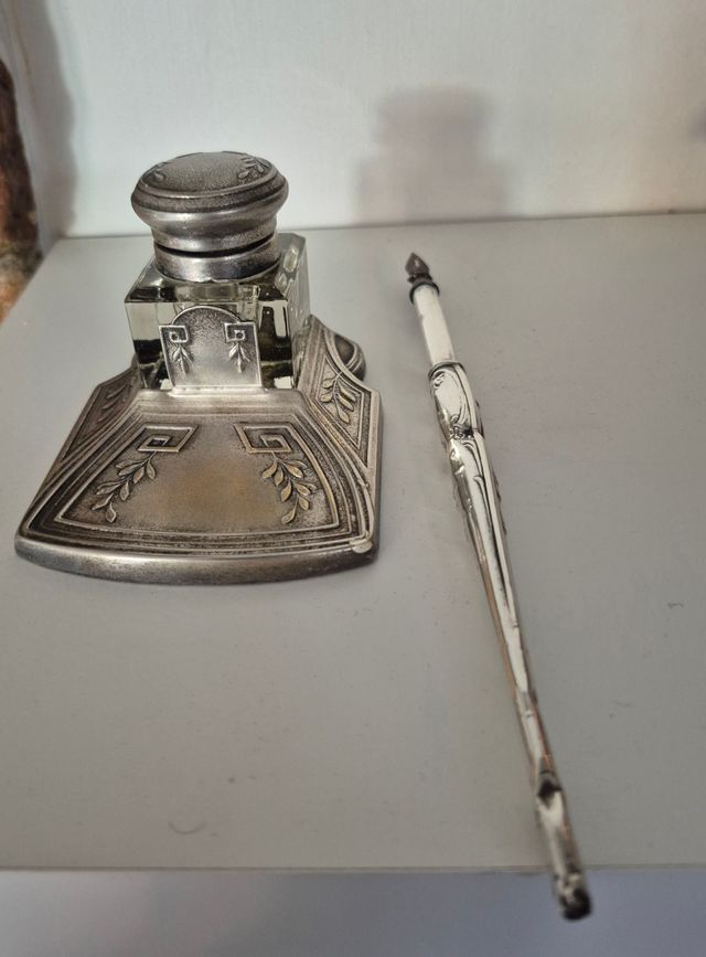 Calamaio del periodo liberty con penna