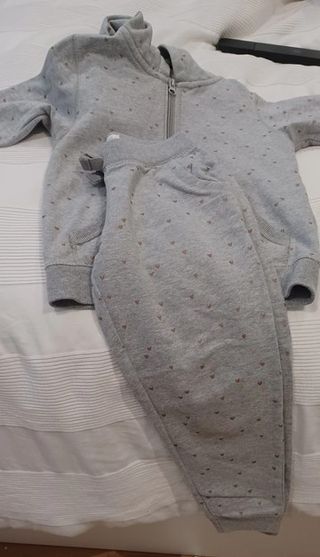 Chándal de niña de la talla 5-6 Gris y corazones