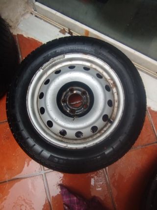 Neumáticos 215.60.r16 16 c