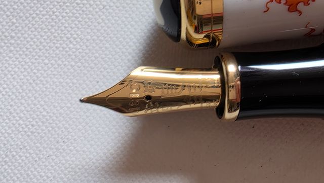 Montblanc Year Golden Dragon 888