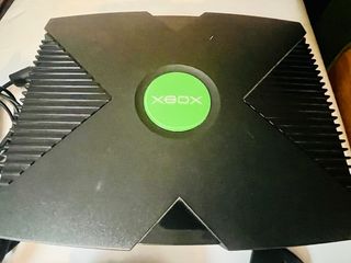 Consola XBOX CLÁSICA con mandos consola y Tv DVD