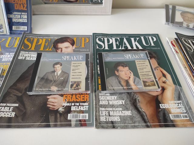 10 revistas Speak Up con sus CDs.