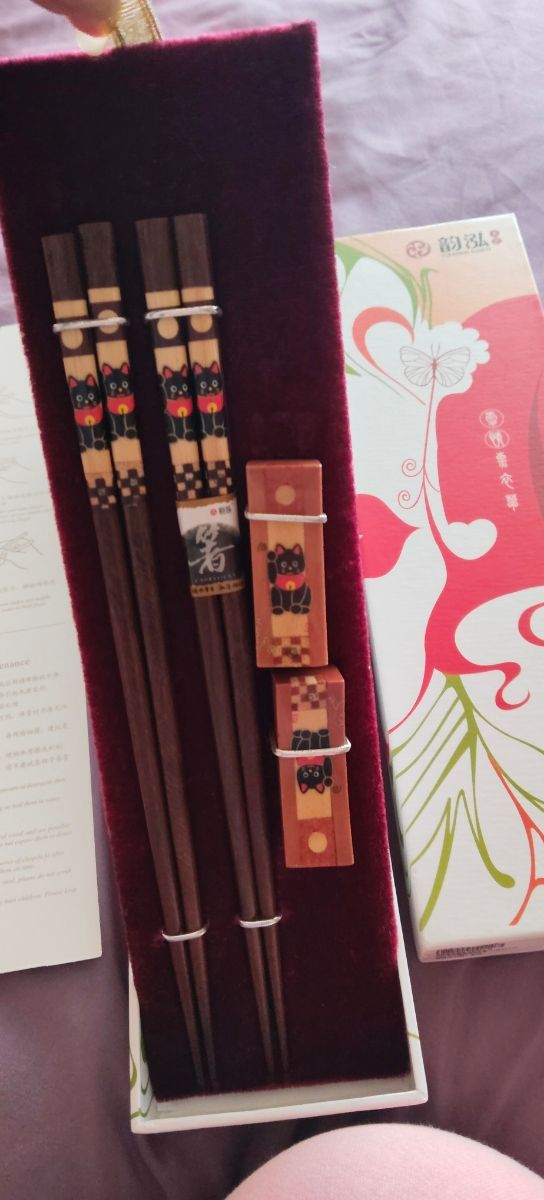 Palillos chinos reutilizables.