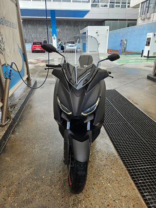 Yamaha Xmax 300