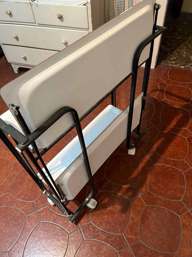 Carrito auxiliar totalmente plegable multiusos