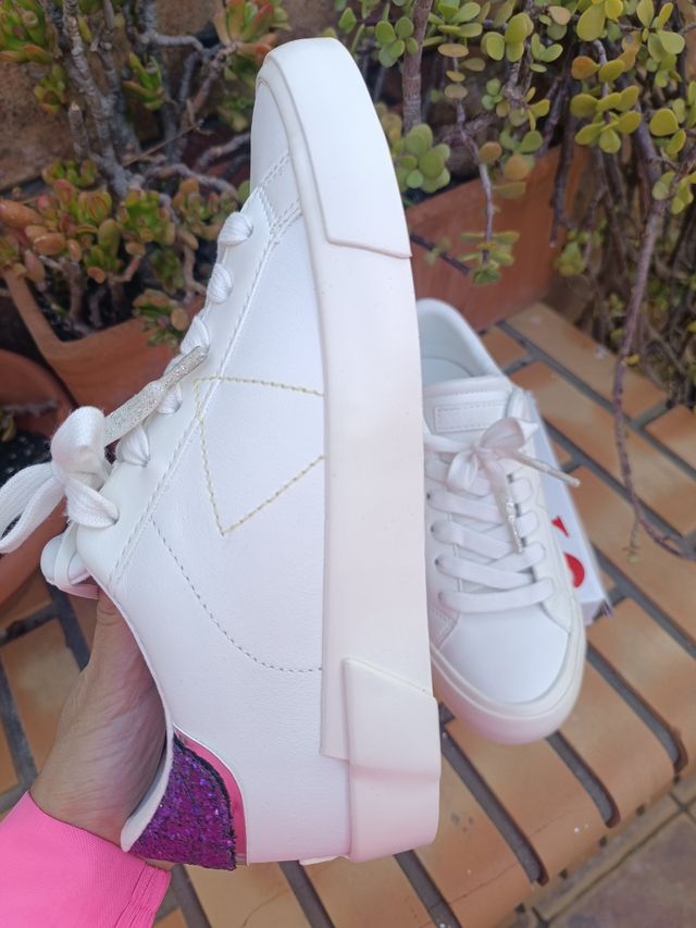 Zapatillas Guess nuevas
