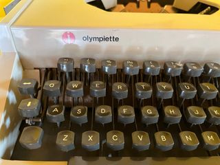 Maquina escribir con mas de 60 años