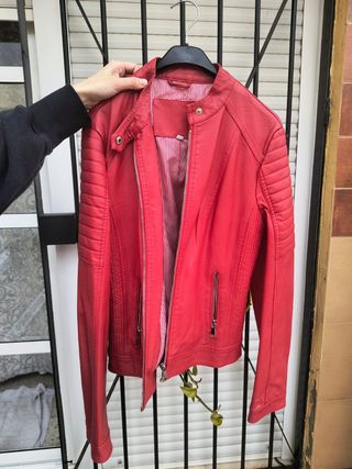 Chaqueta de cuero roja