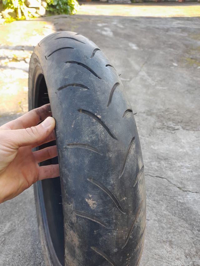 Neumático Brigestone BT016 120 70 R17