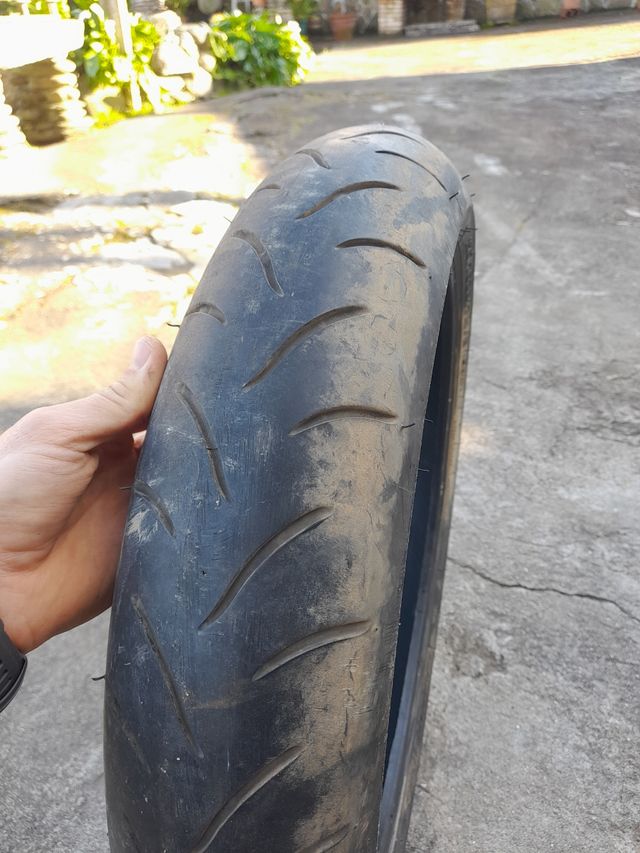 Neumático Brigestone BT016 120 70 R17