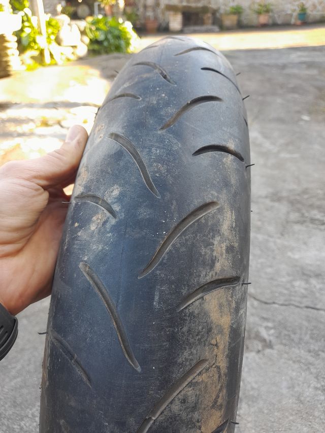 Neumático Brigestone BT016 120 70 R17