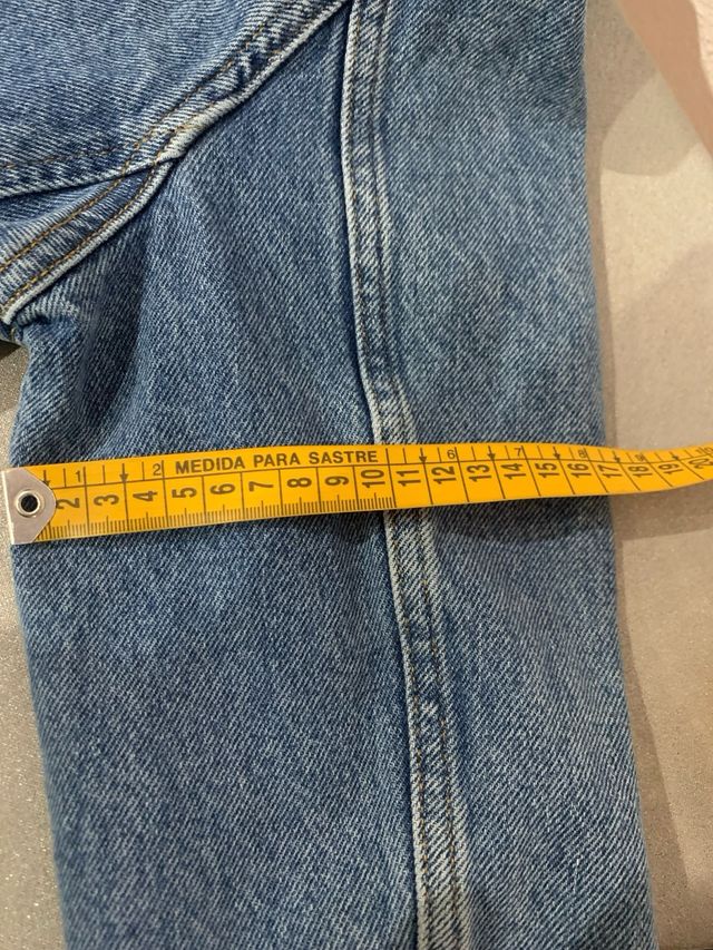 Chaqueta vaquera clásica desigual