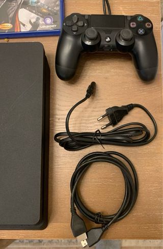 Ps4 con mando y juegos