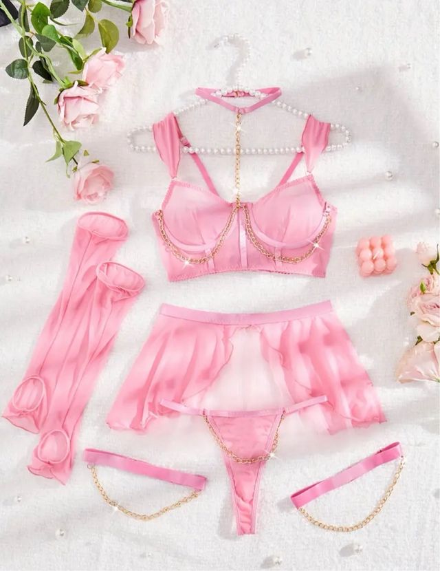 Conjunto de ropa interior rosa