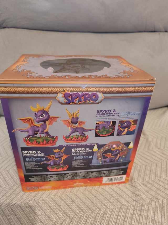 Estatua first 4 figures spyro 2 precintada