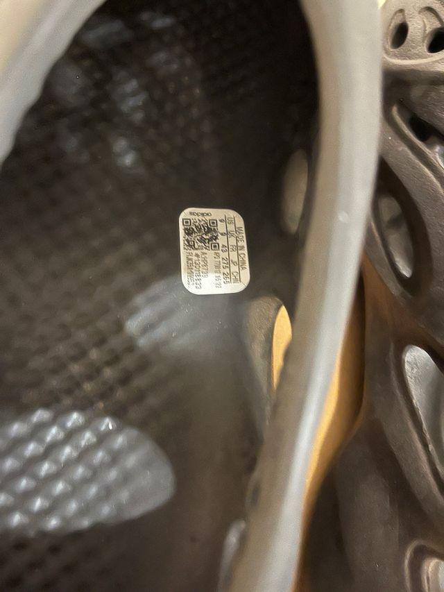 Yeezy Foam Runner Carbon