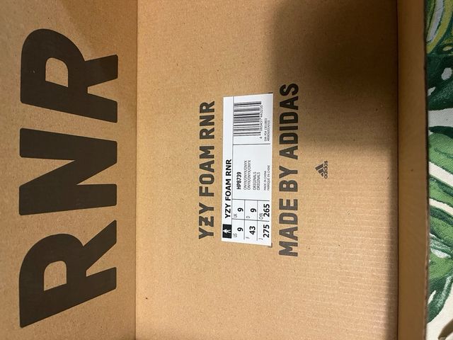 Yeezy Foam Runner Carbon