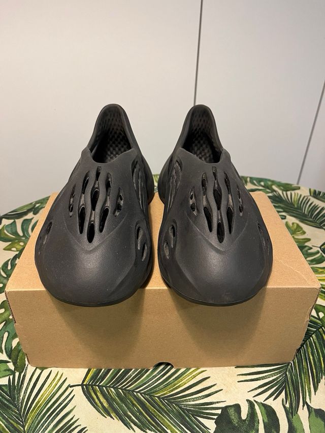 Yeezy Foam Runner Carbon