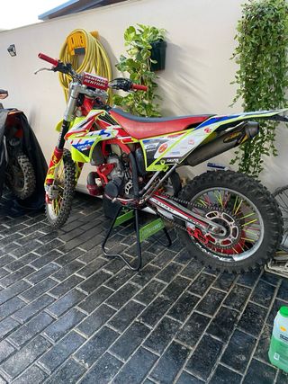 Moto de enduro gasgas ec  250cc 2 tiempos