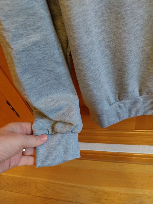Sudadera fina chica. Talla S