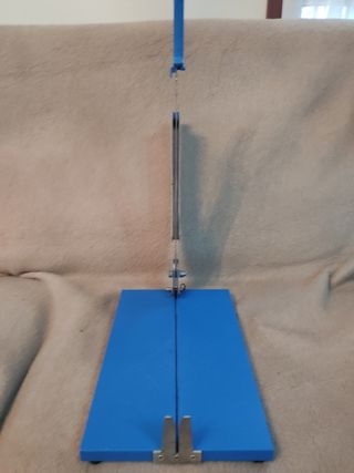 Cuchillo para cortar papel y otras materiales.