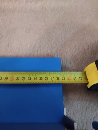 Cuchillo para cortar papel y otras materiales.