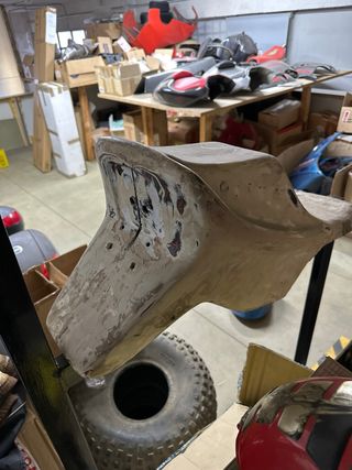 Asiento de fibra clasico cafe racer