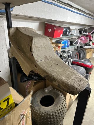 Asiento de fibra clasico cafe racer