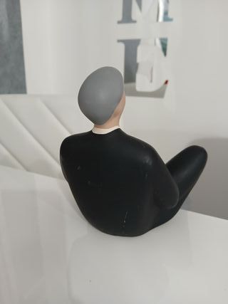 Scultura Statua in Ceramica Uomo Seduto Vintage 20