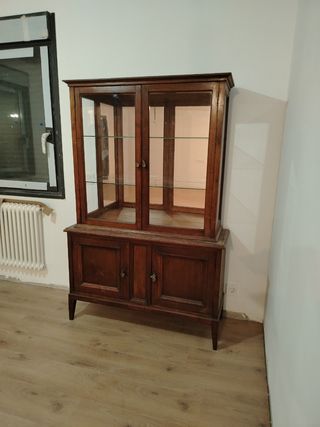 Mueble vitrina antiguo