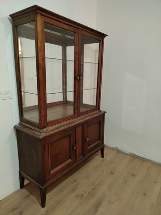 Mueble vitrina antiguo