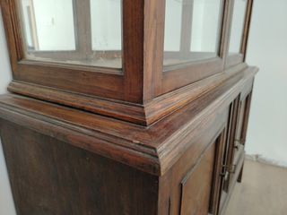 Mueble vitrina antiguo
