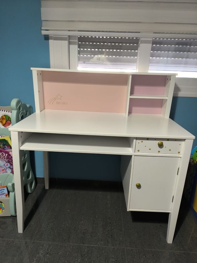 Escritorio juvenil.